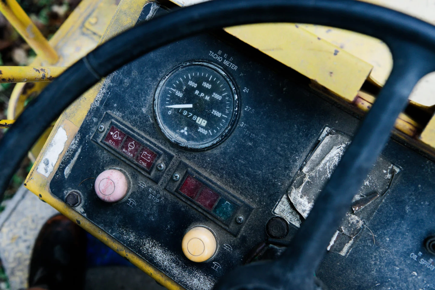 重機の操作パネル