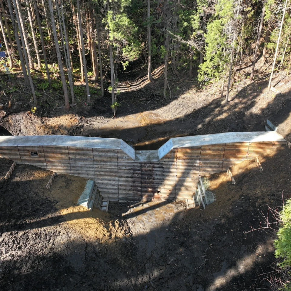 山・砂防ダム工事の風景